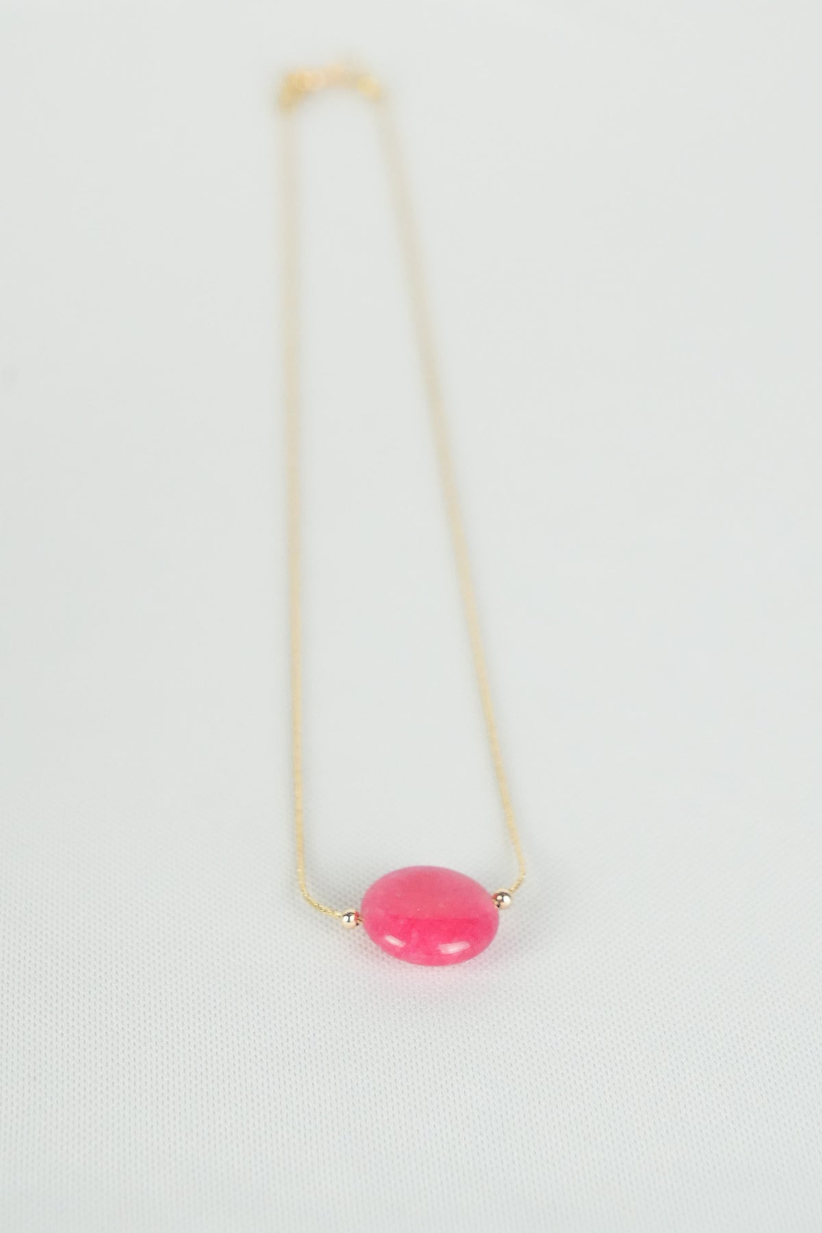 Fractal - Collar con dije de ágata teñida magenta