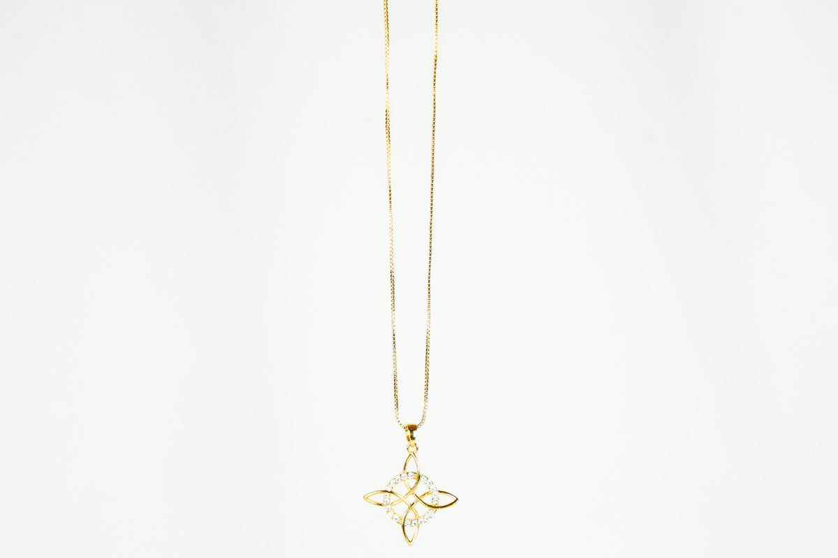 Nudo dorado - Collar con dije de nudo infinito